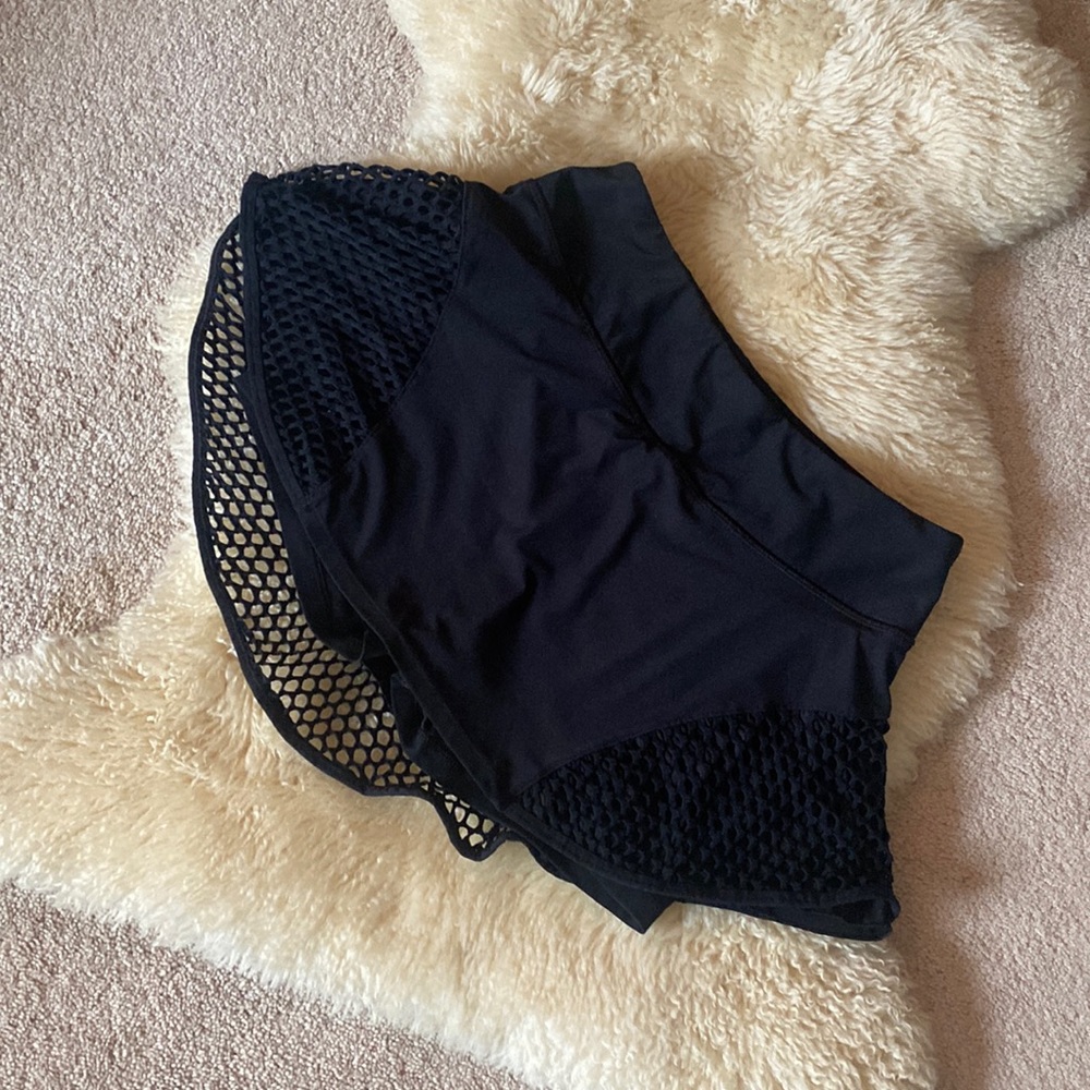 Super cute skort for running or fitness. Mesh detail around the back.